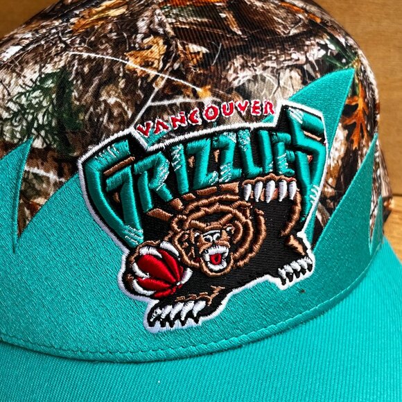 MITCHELL & NESS VANCOUVER GRIZZLIES CAMO SHARK TOOTH SNAPBACK HAT NEW - Picture 2 of 4